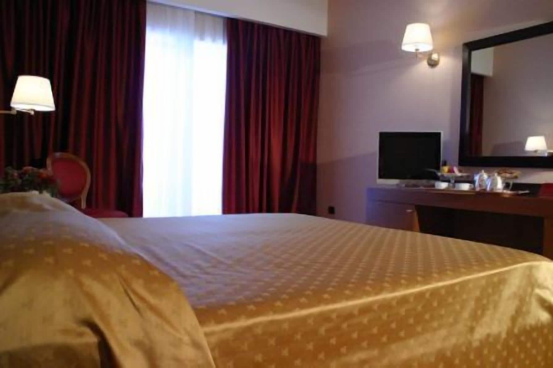 Grand Hotel La Chiusa Di Chietri Альберобелло Экстерьер фото