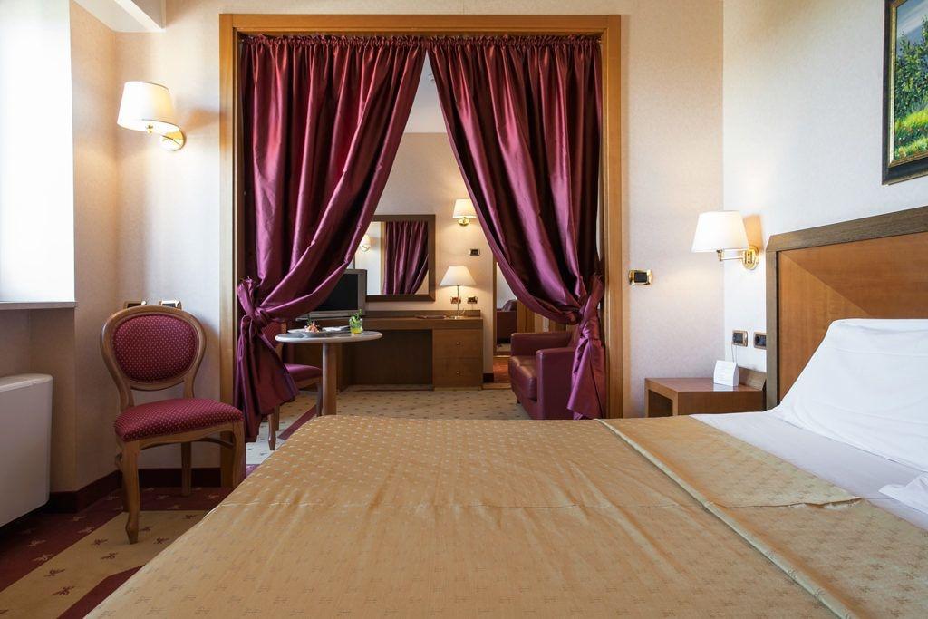 Grand Hotel La Chiusa Di Chietri Альберобелло Экстерьер фото
