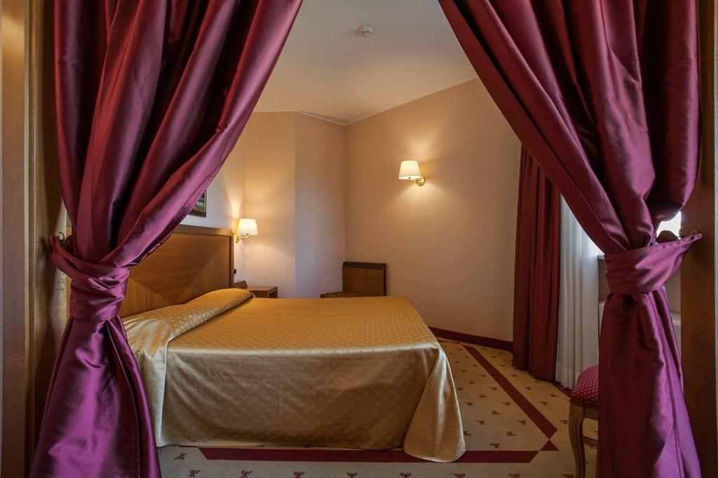 Grand Hotel La Chiusa Di Chietri Альберобелло Экстерьер фото