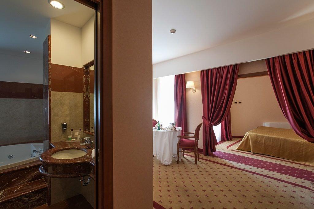 Grand Hotel La Chiusa Di Chietri Альберобелло Экстерьер фото