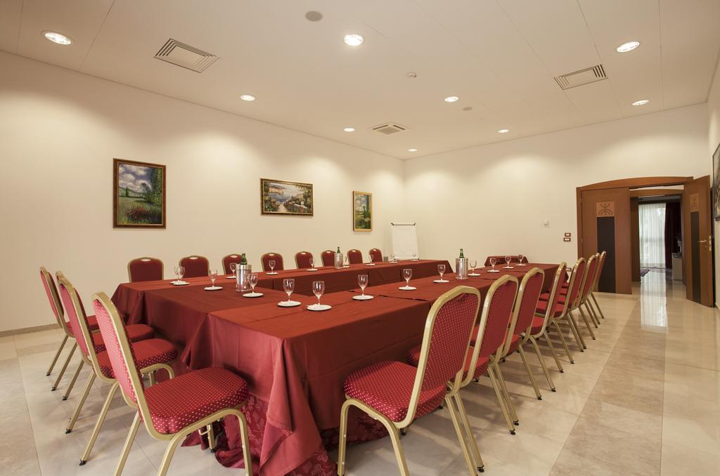 Grand Hotel La Chiusa Di Chietri Альберобелло Экстерьер фото